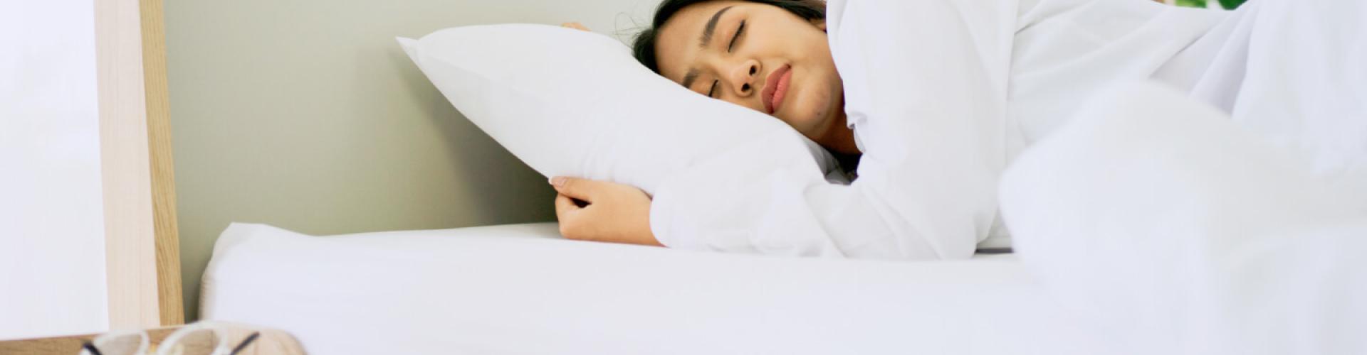 can-i-sleep-in-contact-lenses