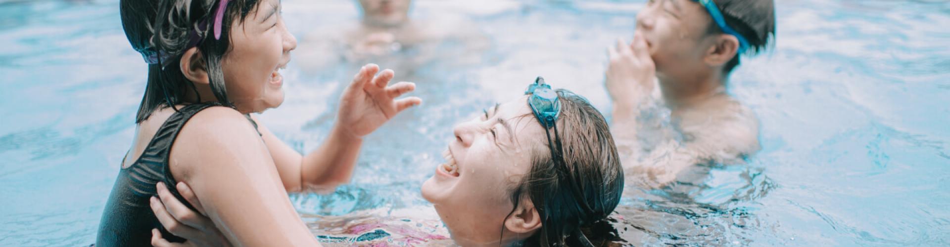 can i swim while wearing contact lenses